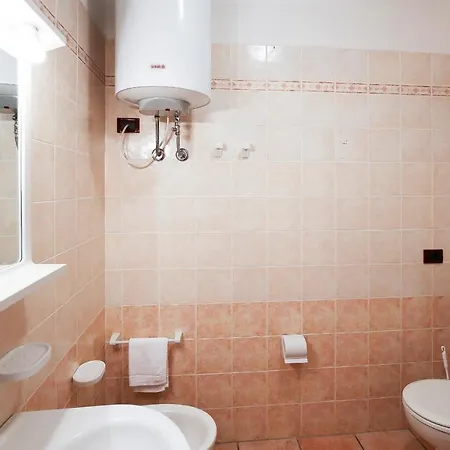 Lecci Lido Altanea Apartmán *
